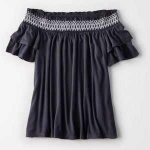 American Eagle Off the Shoulder Shirt Size Medium